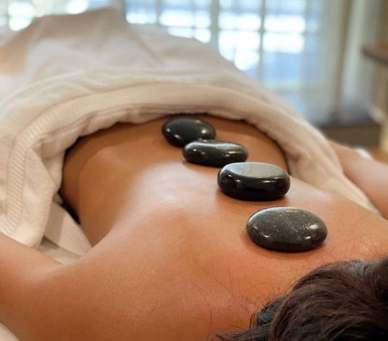 спа массаж горячими камнями Минск, расслабляющий ритуал, салон Леля